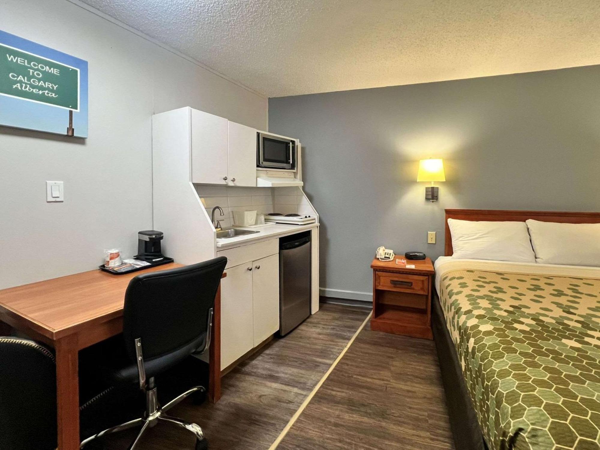 Econo Lodge Motel Village Calgary Exterior photo