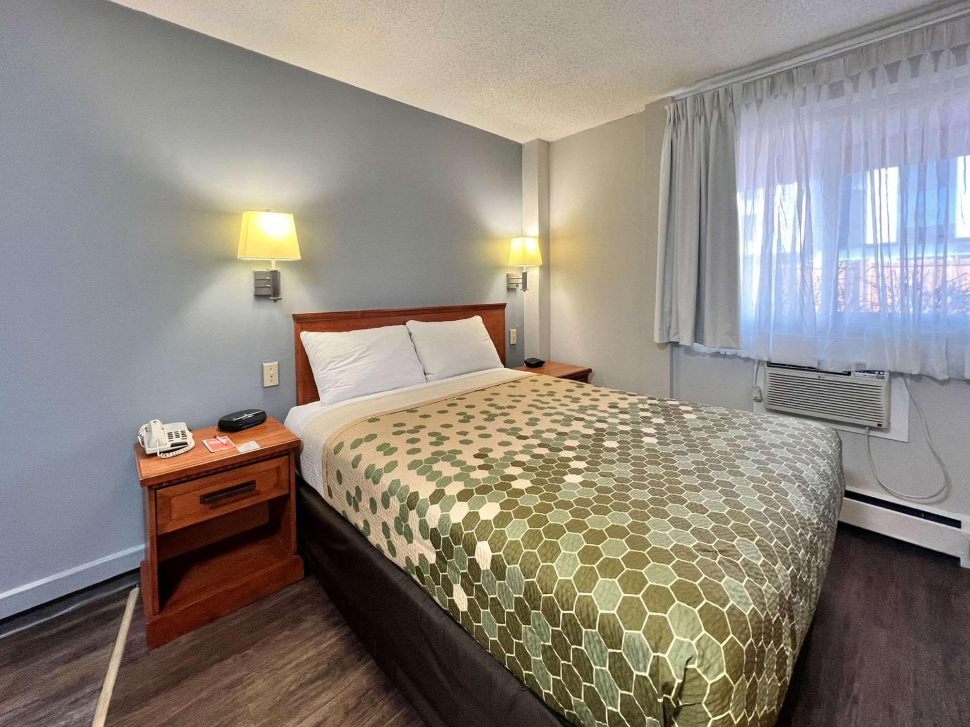 Econo Lodge Motel Village Calgary Exterior photo