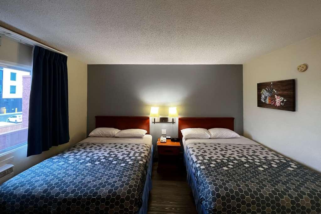 Econo Lodge Motel Village Calgary Room photo